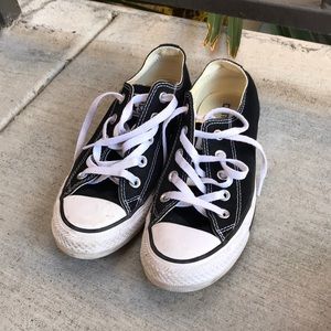 Converse all stars black low tops